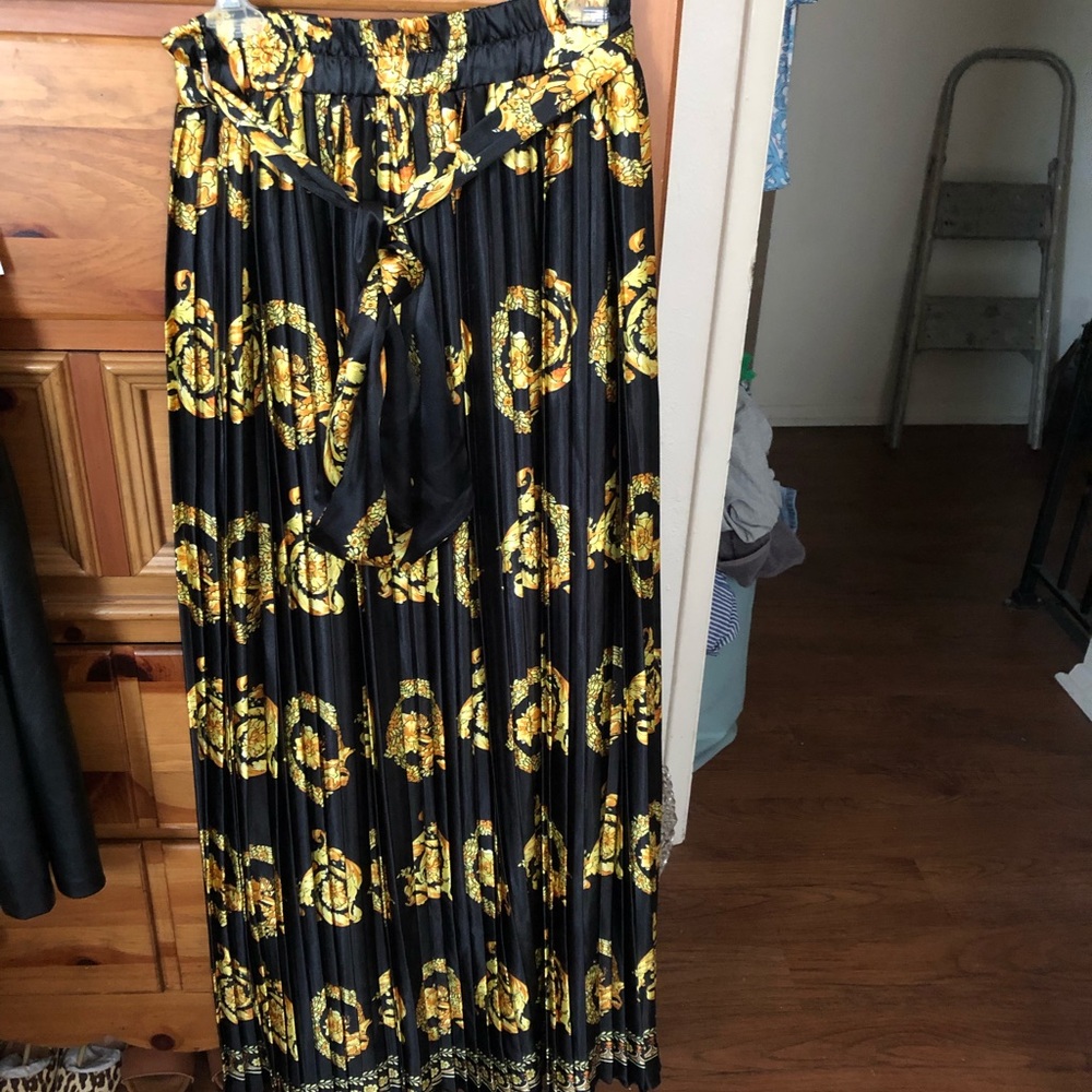 Ms bling long beautiful pleated skirt - Picture 1 of 5